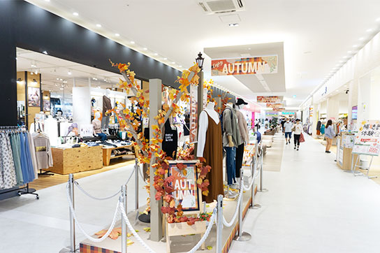 ニトリモール枚方 広い店舗と広々した通路