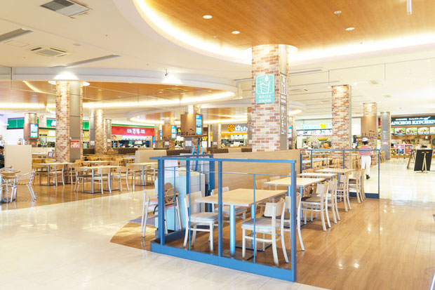 ニトリモール枚方 フードコートのテラス席