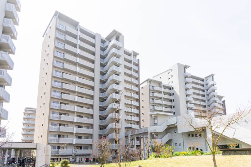 複数棟の並ぶOPH千里佐竹台Ⅱ